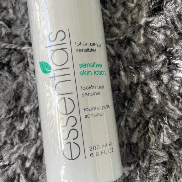 Pevonia Sensitive Skin Lotion - Picture 2 of 2